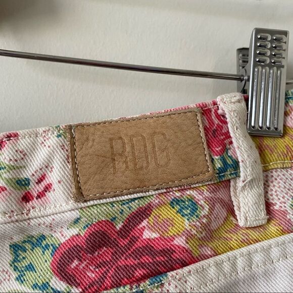 BDG-HIGH Rise Floral Mom Jeans (Size:28) - Picture 10 of 11